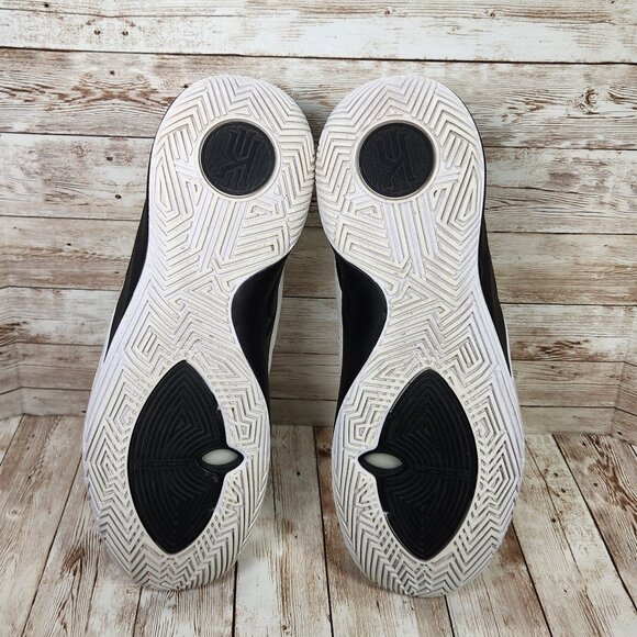 NIKE Kyrie Flytrap 2 Men\'s 13 White Black Athletic Basketball Shoes Sneakers